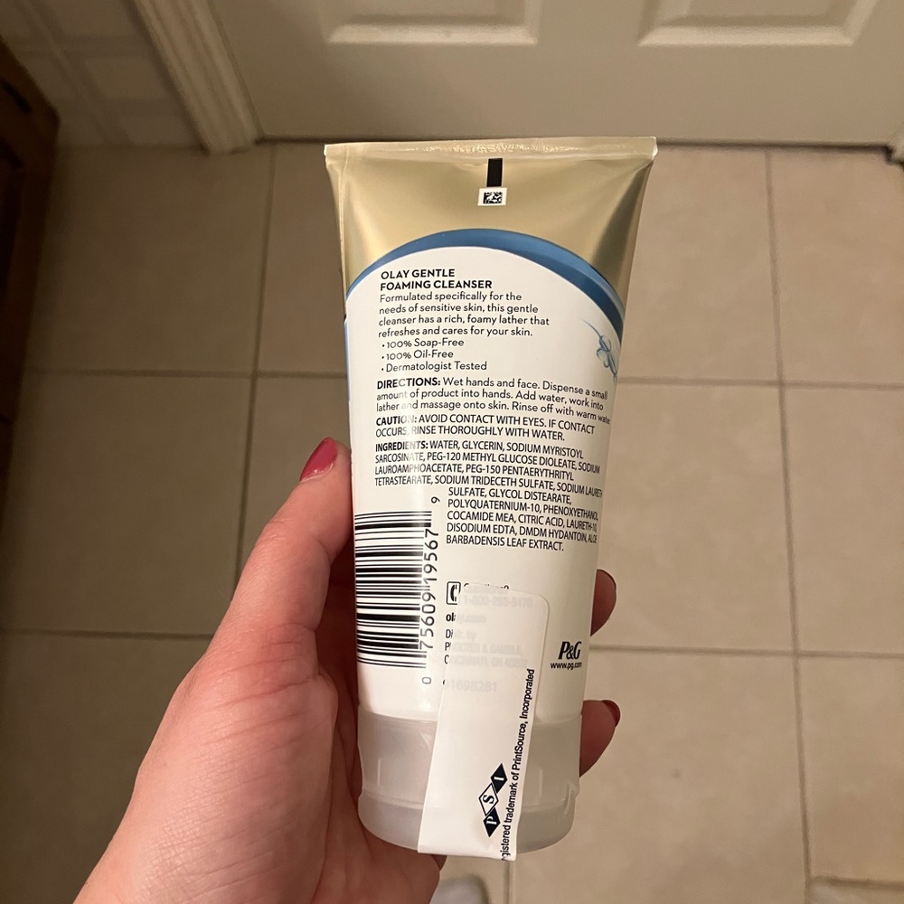 Olay Cleanse Gentle Foaming Cleanser - Picture 2 of 2